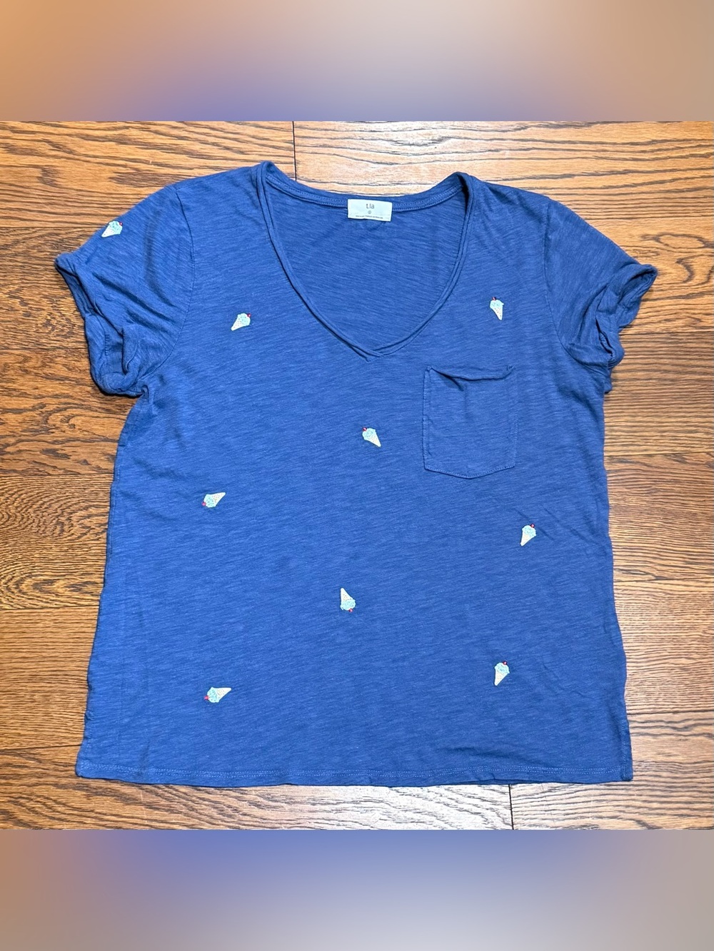 T.La Women's Embroidered Ice Cream Cone V Neck Blue T Shirt Size Small EUC